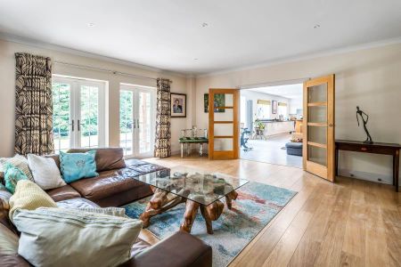 8 bedroom detached house to rent - Photo 5