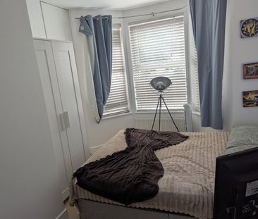 Room in a Shared Flat, Darwin Road, W5 - Photo 6