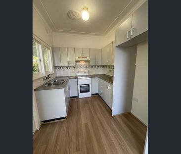 Room for Everyone! 3BR Main House with Detached Studio - Photo 5