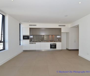 Modern 1-bedroom apartment + study at ERA Chatswood - Photo 2