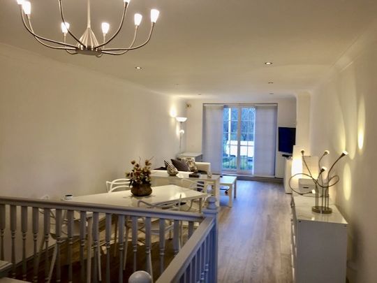 Coach House - Photo 1