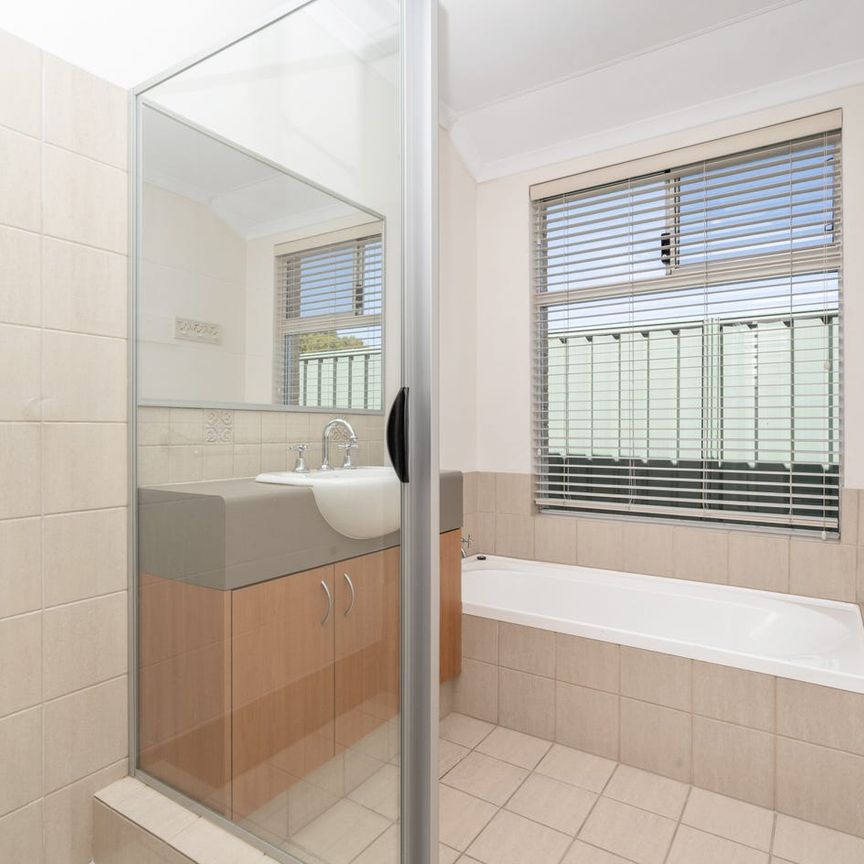 Charming and Loveable Family Home - Photo 1