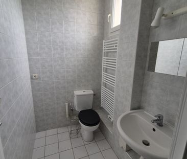 Location Appartement 1 pièce 25m² ST MAUR DES FOSSES 94100 - Photo 3