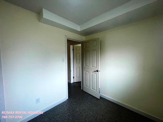 GREAT 2 BED 1 BATH, 4-PLEX UNIT WITH ONE OUTDOOR PARKING IN THE COMMUNITY OF BEACON HEIGHTS - Photo 1