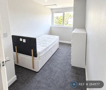 1 bedroom in a house share to rent - Photo 2