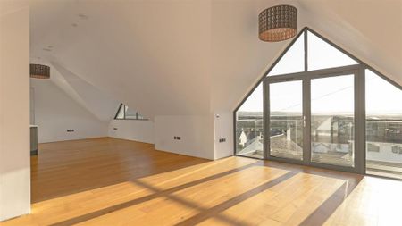 5 bedroom detached house to rent - Photo 2