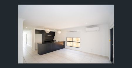 4 Bedroom, 2 Bathroom Modern Duplex - Photo 5