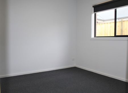 LUXURIOUS FAMILY HOME!!! - Photo 4