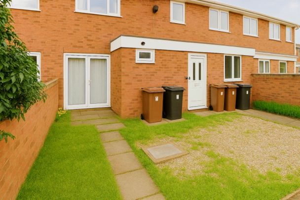 5 Bed 2 Bath - Photo 1