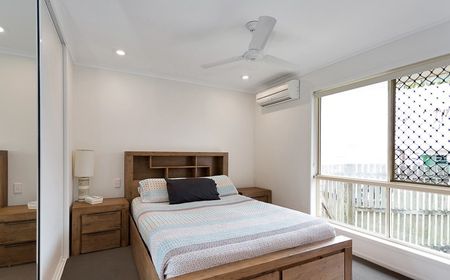 Family home in Glenella - Photo 2