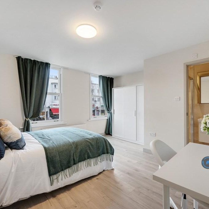 1 bedroom in a house share to rent - Photo 1