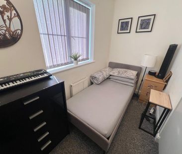 3 bedroom semi-detached house to rent - Photo 3