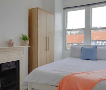 3 bedroom flat to rent - Photo 2