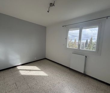 Location Appartement 3 pièces 72m² NIMES 30000 - Photo 3