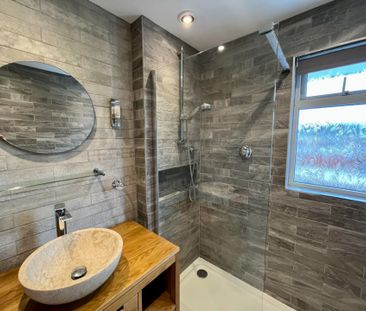 Russet Close, Tongham, Farnham, Surrey, GU10 - Photo 5