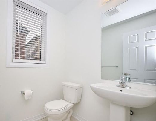 For Lease - 10 Heritage Way, Thorold, Ontario - Photo 1