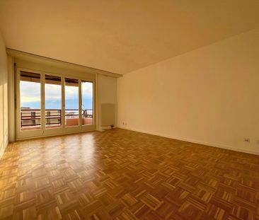 Appartement de 2 pièces au 4ème étage avec vue sur le lac. - Photo 1