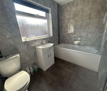 3 bedroom detached house to rent - Photo 4