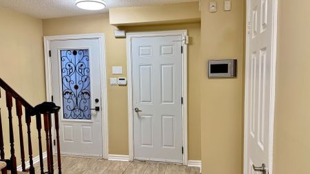 For Lease - 3211 Valcourt Crescent, Mississauga, Ontario - Photo 5