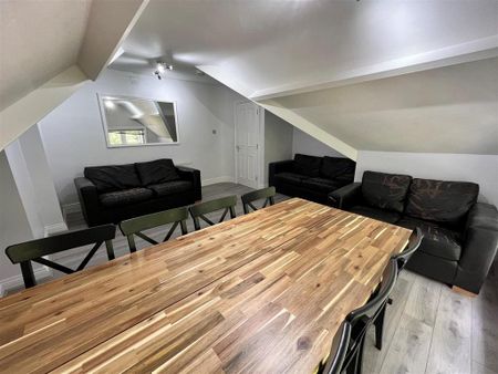 1 bedroom in a house share to rent - Photo 2