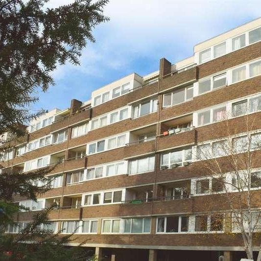 Romulus Court, Brentford Dock, TW8 - Photo 1