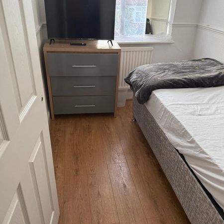 Room in a Shared House, Foxley Road, CR7 - Photo 3