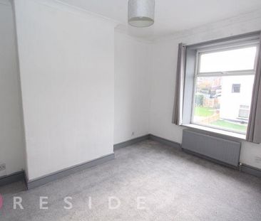 3 bedroom end of terrace house to rent - Photo 4