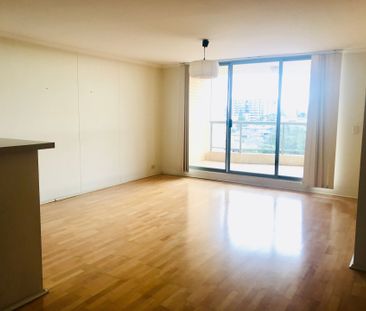 Two bedroom apartment in ultra convenient location - Photo 1