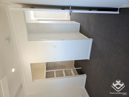 GREAT LOCATION-NEAR NEW FULLY DUCTED 3 BED 2 BATH TOWNHOUSE - Photo 3