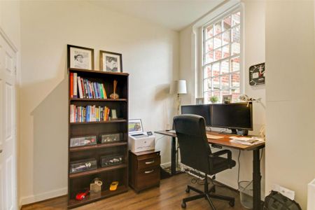 4 bedroom terraced house to rent - Photo 5