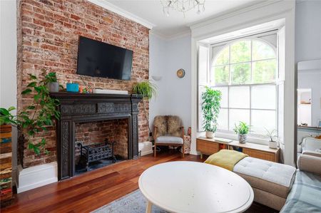 A stunning two bedroom newly renovated garden flat on Myddelton Square - Photo 4