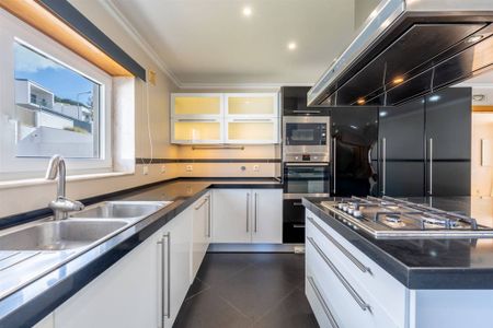 Luxury 6 bedroom Detached House for rent in Cascais, Portugal - Photo 3