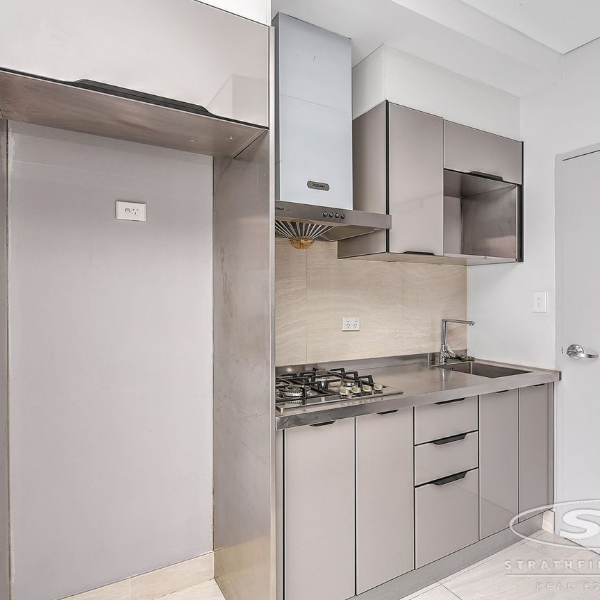 Ideally located - Photo 1