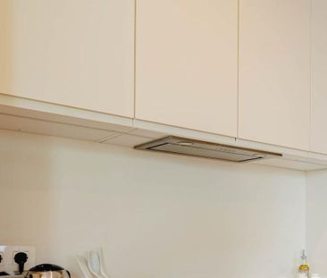 3 bedroom luxury Townhouse for rent in Nueva Andalucia, Andalusia - Photo 2