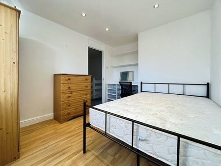 Harry Barber Close, NR5 9DY - Photo 4