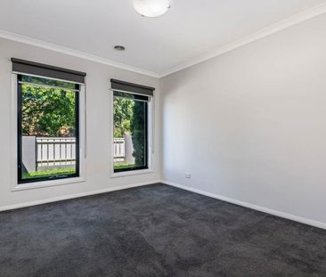 Modern & Comfortable Three-Bedroom Home with Easy Living Appeal - Photo 5