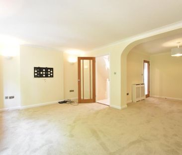 4 bedroom townhouse to rent - Photo 2