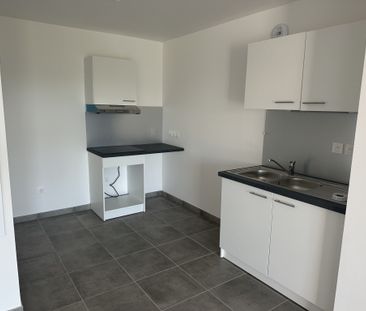 Location Appartement 3 pièces 64m² VAUX LE PENIL 77000 - Photo 2