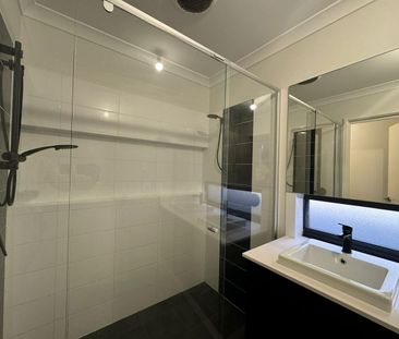 Stunning family home - Photo 6