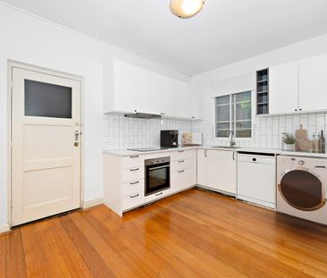 Supersized 2 bedroom Art Deco - Plus Study - Photo 5