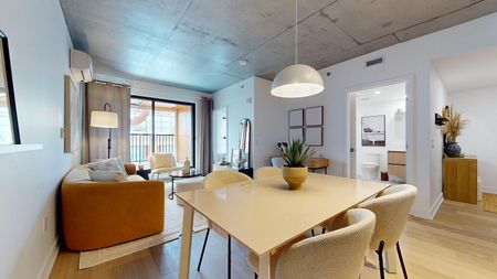 245 Robert-Bourassa Blvd, Montréal, QC - Photo 3