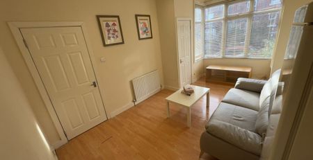 Room 3, Knowle Road, Burley, Leeds, LS4 2PJ - Photo 5