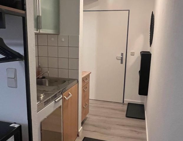 1 Zimmer Wohnung schöne Dachgeschoss renoviert - Foto 1