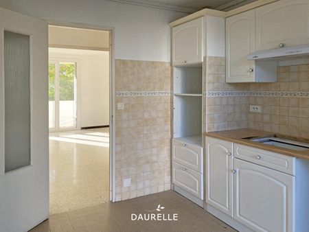 Location Appartement 3 pièces 72m² CHATEAURENARD 13160 - Photo 4