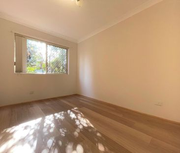 Spacious 3 Bedroom Unit with Tandem Lock up Garage - Photo 5
