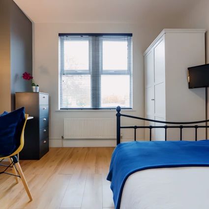 6 Bed 2 Bath - Photo 1