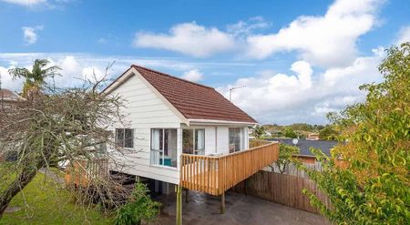 Cozy Renovated Home – Top School Zone - Photo 2