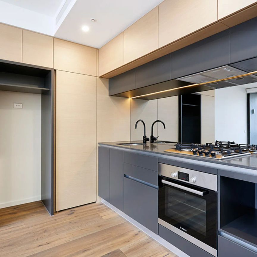 Modern one bedroom apartment with balcony! - Photo 1