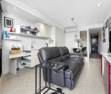 Stylish South Yarra Apartment in a Premium Lifestyle Precinct! - Photo 2