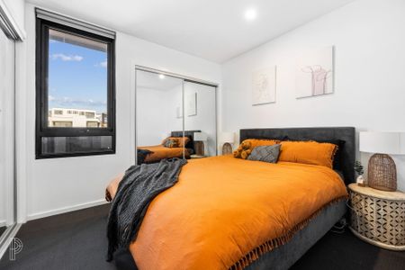 Luxurious Open-Plan Living in the heart of Denman Prospect - Photo 4